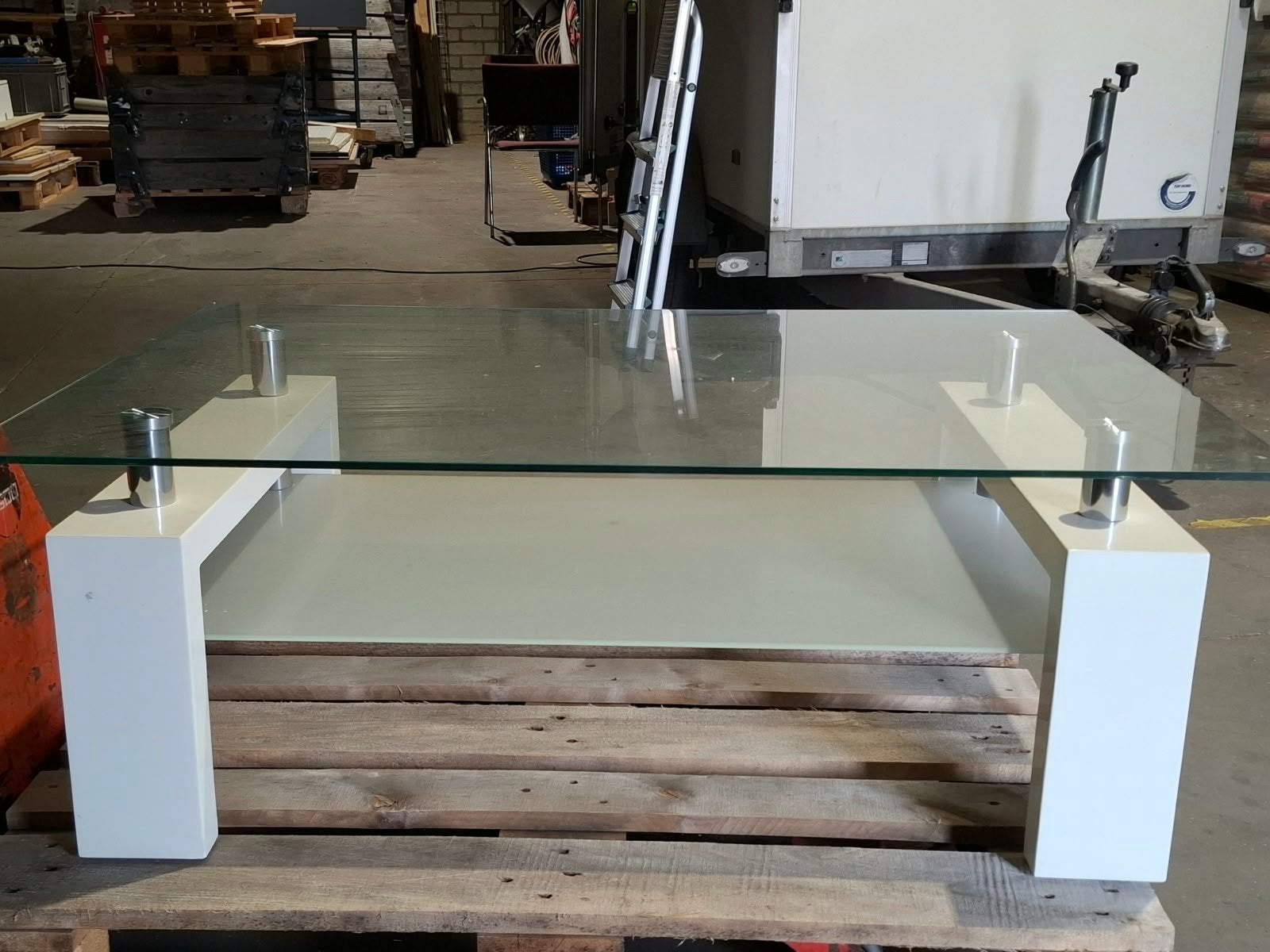 Glazen Salontafel met Wit Houten Onderstel, Huis en Inrichting, Ophalen, 50 – 75, Gebruikt, 100 tot 150 cm