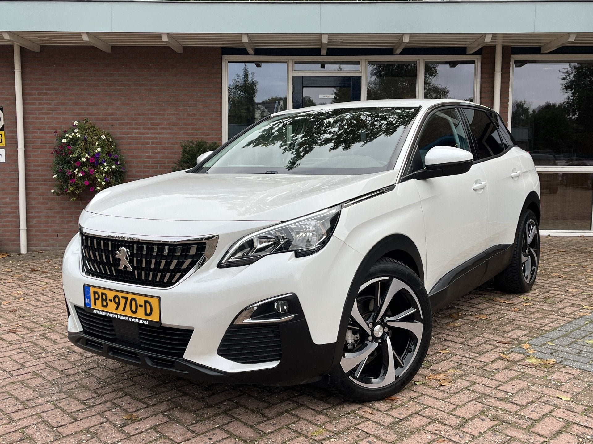 Peugeot 3008 1.2 PureTech Blue Lease Executive | 20'' Velgen, Auto's, Stof, Gebruikt, 1199 cc, Wit