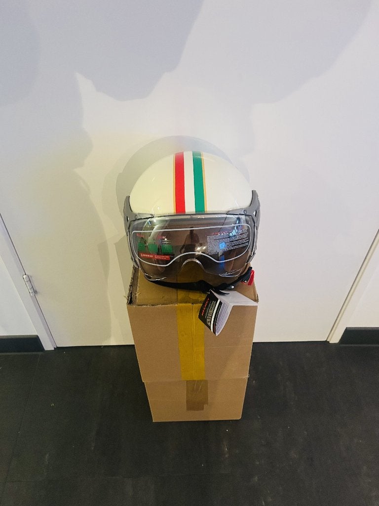 Nieuwe retro jethelm Vespa crème wit Italiaans – maat L, Ophalen of Verzenden, Nieuw, Large, Overige merken