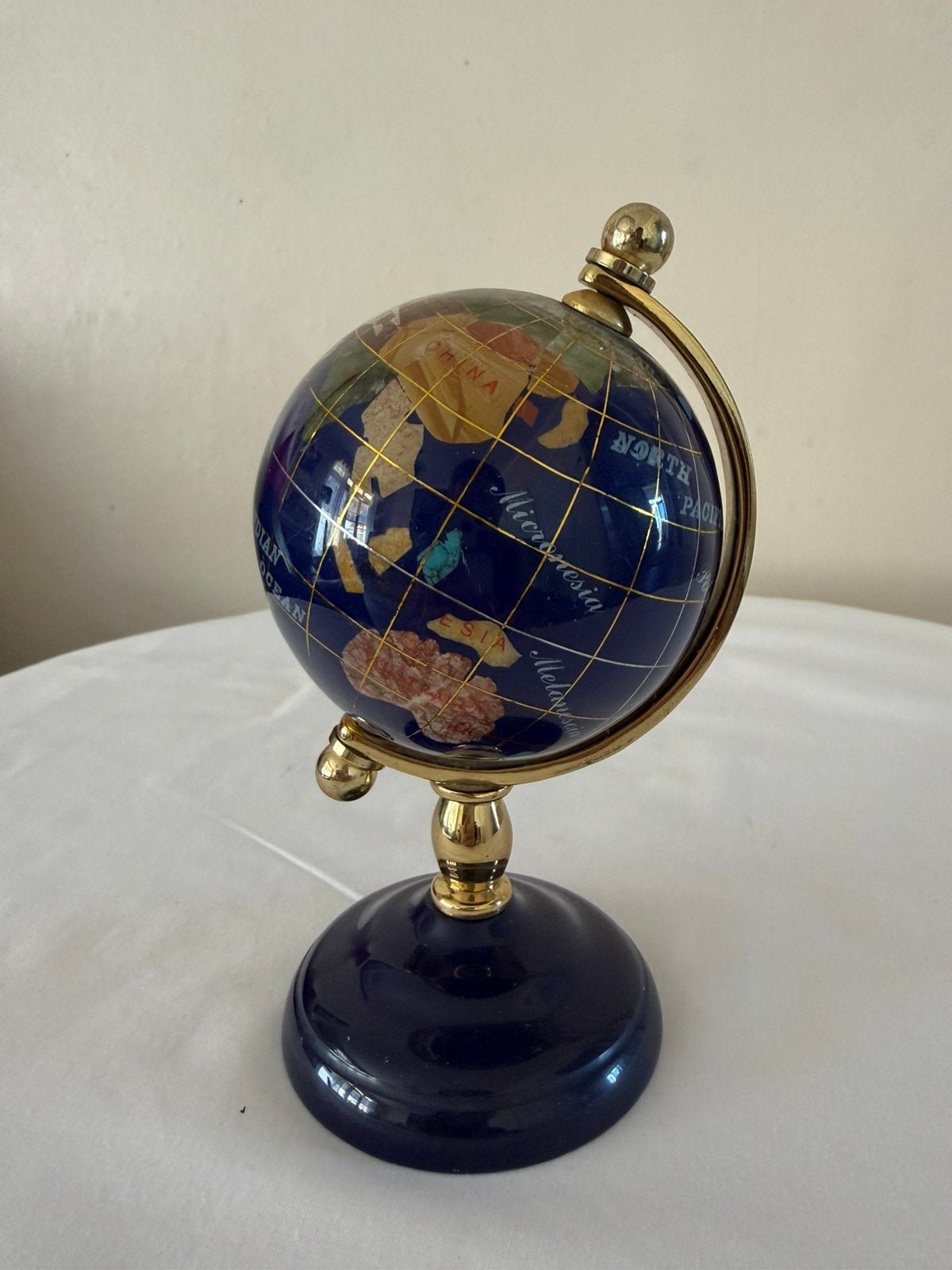 Kleine stenen wereldbol, Huis en Inrichting, Woonaccessoires | Wereldbollen, Ophalen of Verzenden, Zo goed als nieuw