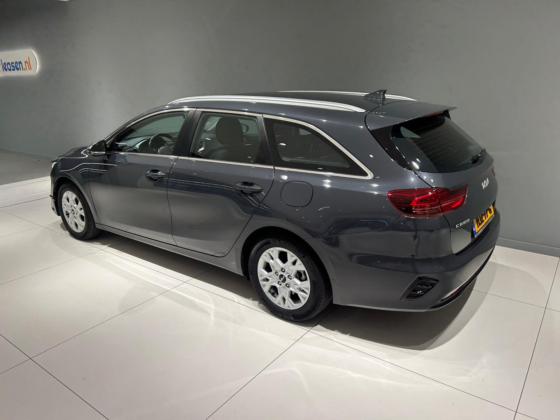 Kia Ceed Sw 1.0 T-GDi 100pk DynamicLine Priv Lease v.a € 3, Auto's, Voorwielaandrijving, Stof, Gebruikt, Origineel Nederlands