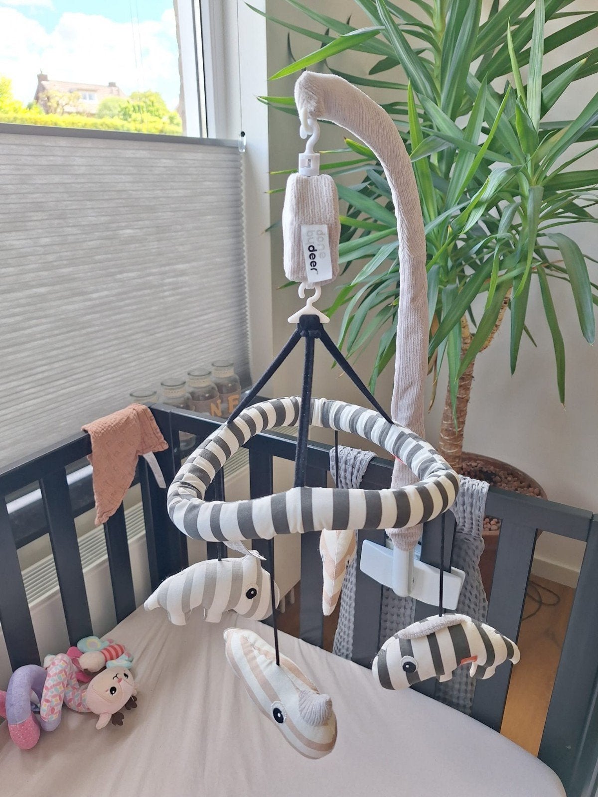 Done by Deer Melody Mobiel met muziekdoosje en arm, Kinderen en Baby's, Ophalen of Verzenden, Gebruikt, Mobiel, Met geluid