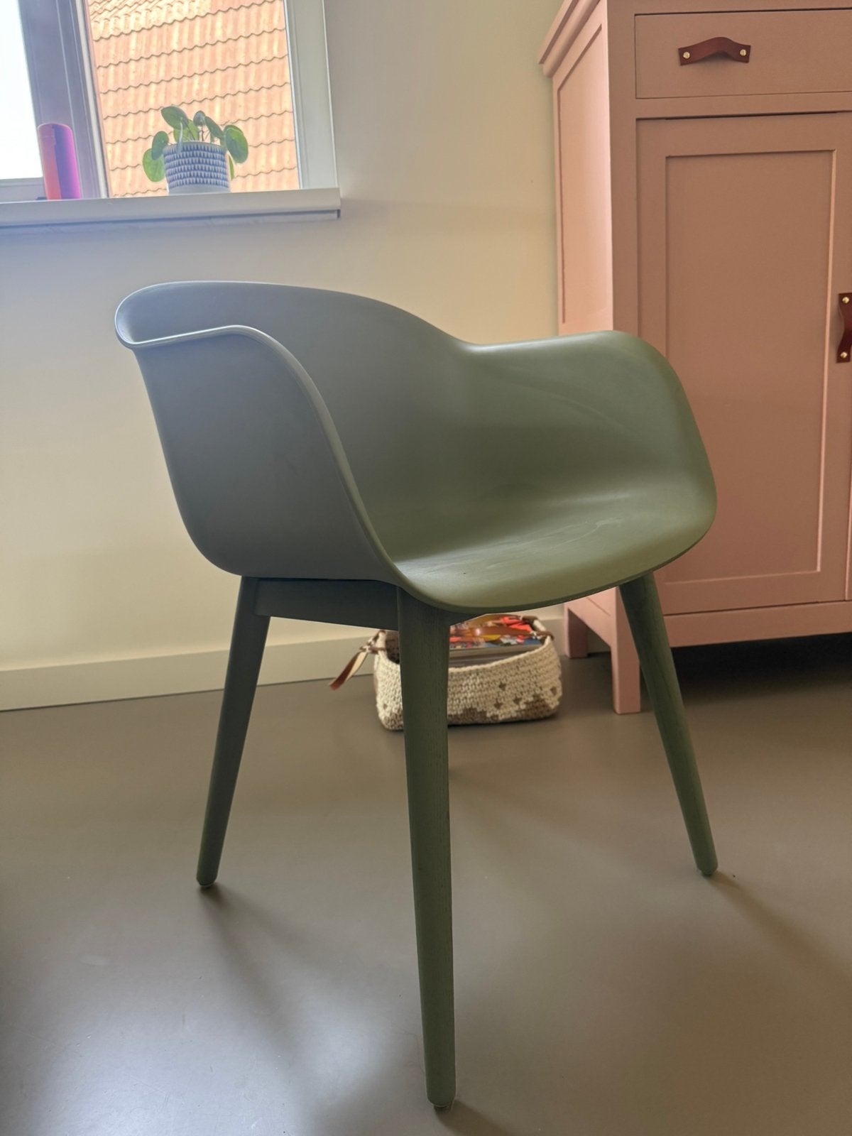 Vier Muuto stoelen, Huis en Inrichting, Stoelen, Gebruikt, Overige kleuren, Vier, Ophalen