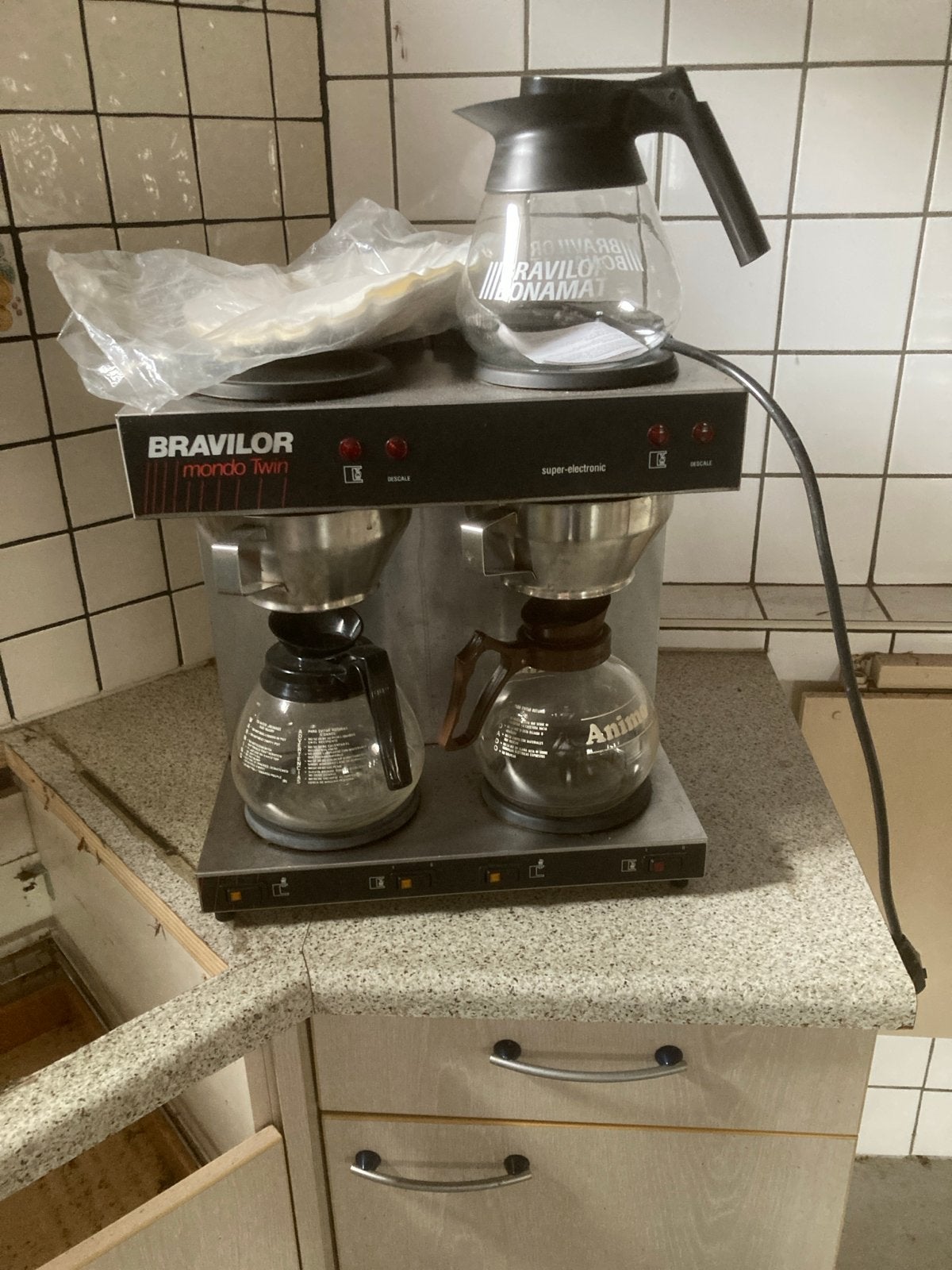 Bravilor Mondo Twin Koffiezetapparaat - Professioneel, Witgoed en Apparatuur, Koffiezetapparaten, Ophalen, Gebruikt, 10 kopjes of meer
