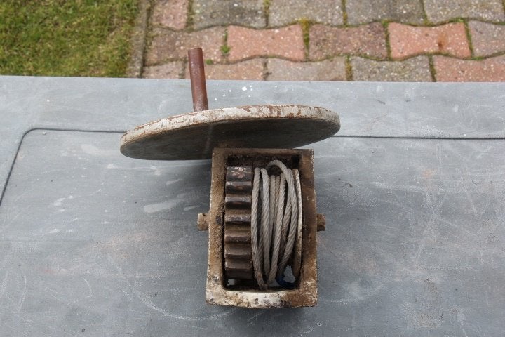 Hand lier, Ophalen, Gebruikt