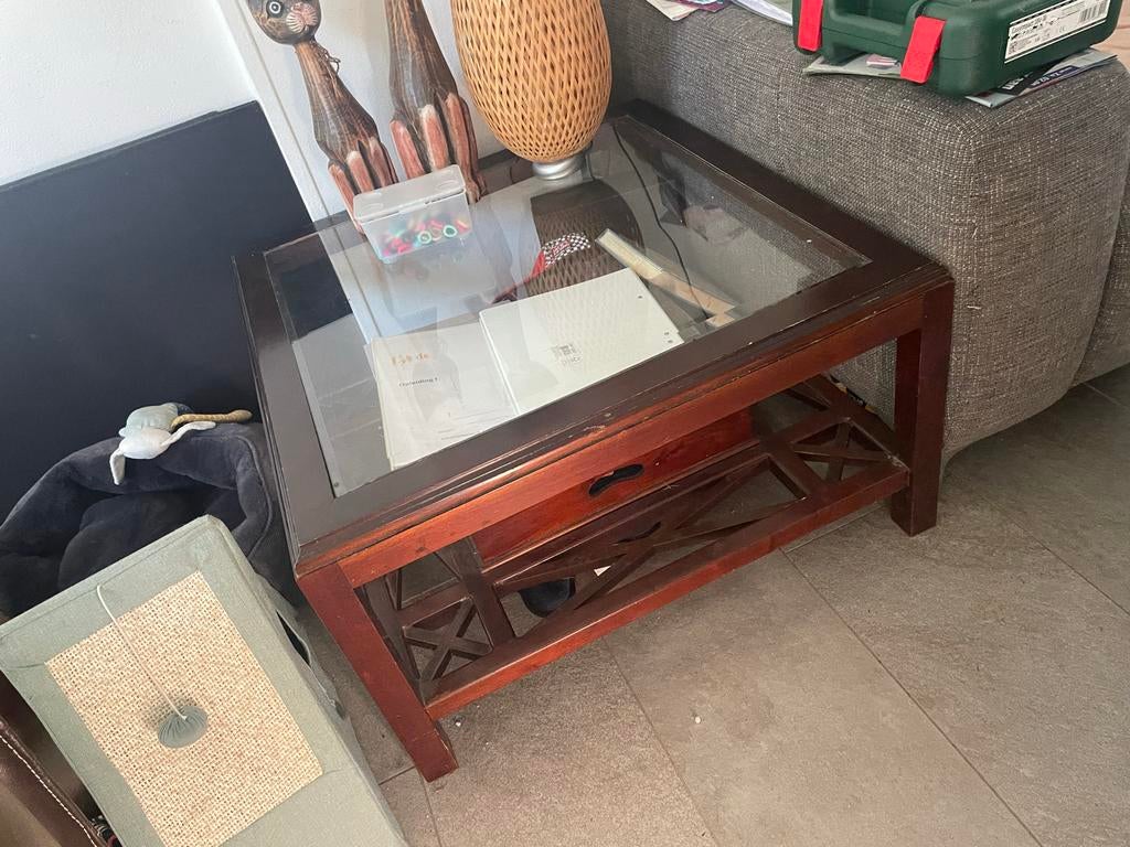 Salontafel, glas in facet en klssieke afwerking, Huis en Inrichting, Tafels | Salontafels, Ophalen, Gebruikt, 100 tot 150 cm, 50 tot 100 cm