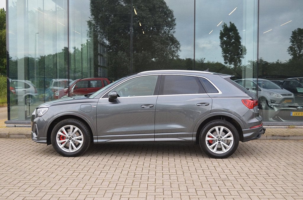 Audi Q3 45 TFSI e S-line | Trekhaak | Automaat | Elek. achte, Stof, Gebruikt, Zwart, 4 cilinders