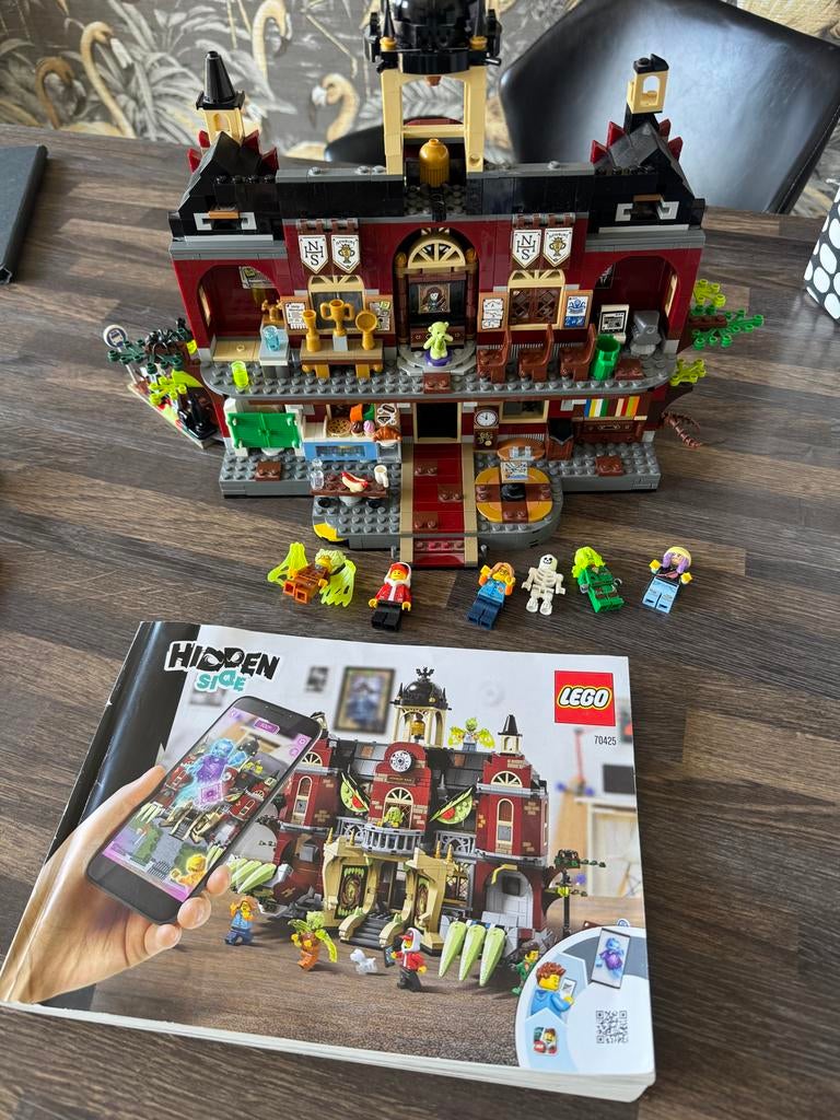 Lego 70425 Newbury Spookschool - Compleet met minifiguren, Gebruikt, Overige thema's, Lego, Ophalen of Verzenden