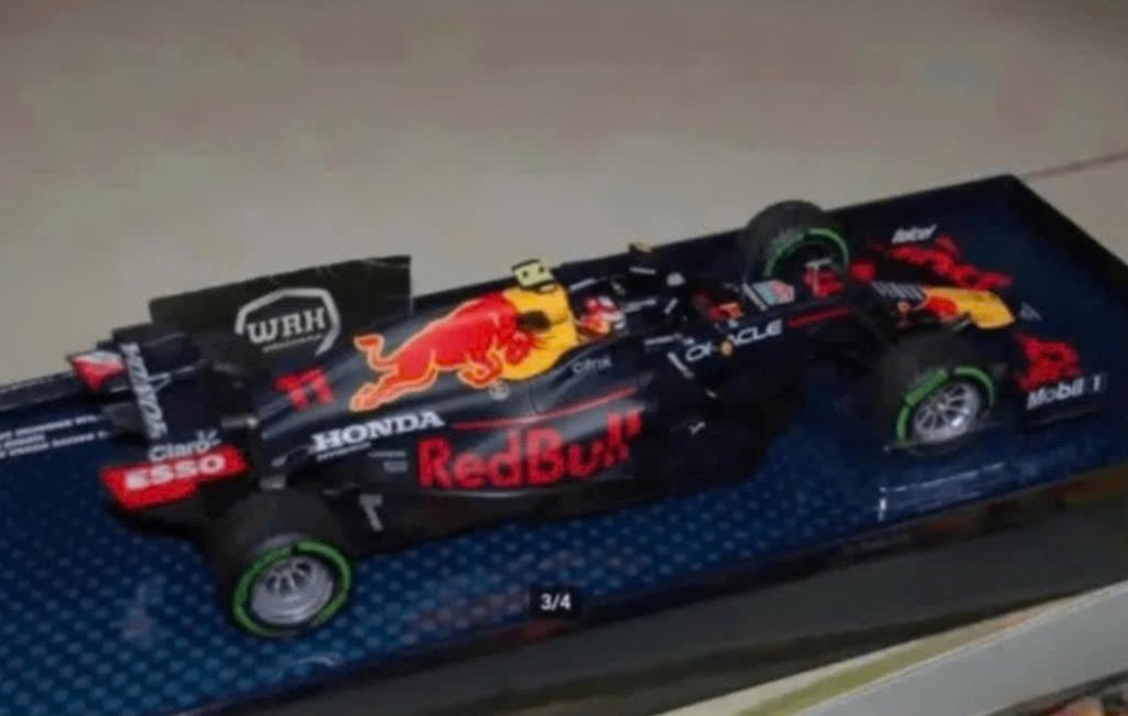 1:18 F1 RED BULL RB16B ROMAGNA PEREZ Minichamps in box WRH, Hobby en Vrije tijd, Modelauto's | 1:18, Verzenden, Zo goed als nieuw