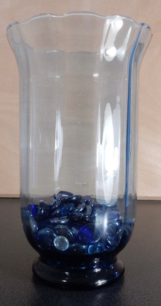 Vaas 30 cm glas transparant lichtblauw met glasparels, Ophalen, Gebruikt, Glas, Geschikt voor buiten