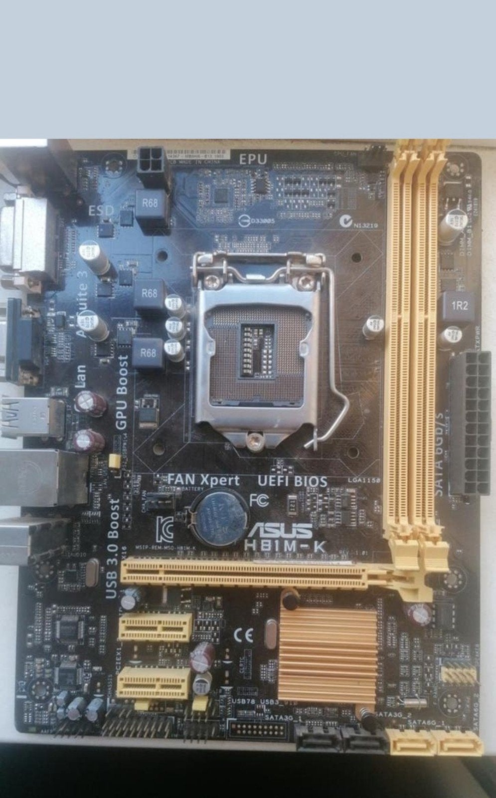 ASUS H81M-K Moederbord ( defect), Computers en Software, Moederborden, Gebruikt, DDR3, Ophalen of Verzenden, Micro-ATX