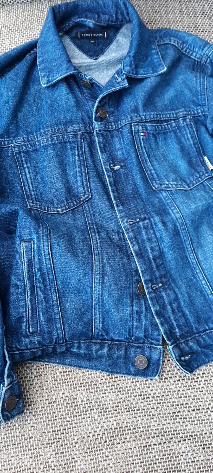 Tommy Hilfiger spijkerjas kind mt152, Ophalen of Verzenden, Zo goed als nieuw, Jas