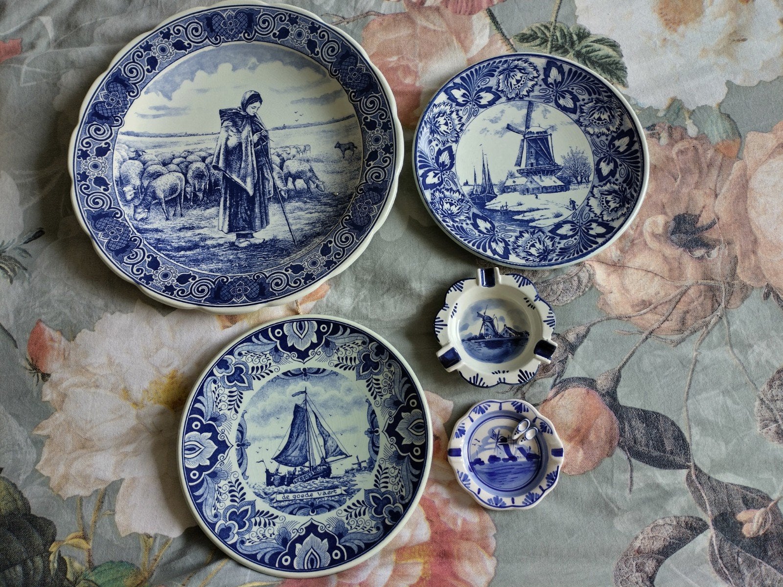Delfts Blauw Wandborden en Asbakken set, vintage., Vintage, Ophalen, Gebruikt, Wandbord of Wandpaneel