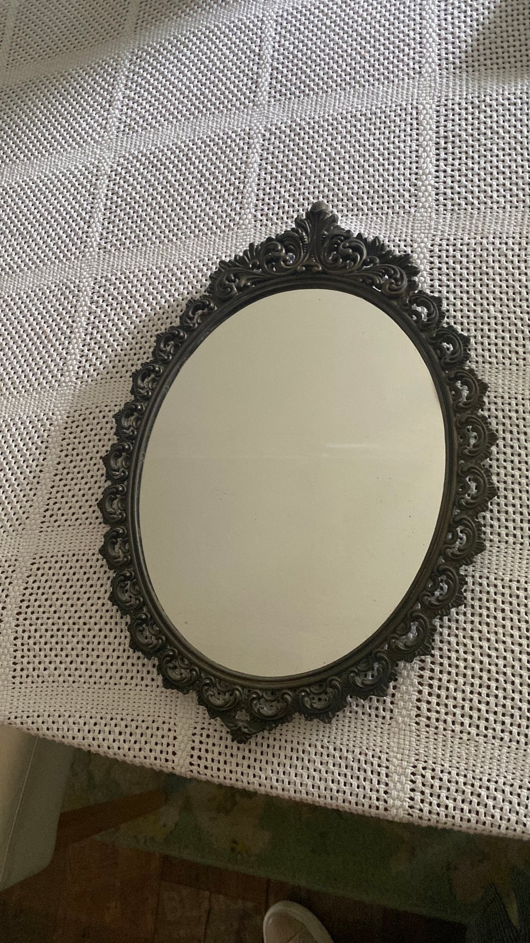 Mooi oud spiegeltje met een decoratieve rand, Ophalen of Verzenden, Ovaal, Minder dan 50 cm, Minder dan 100 cm