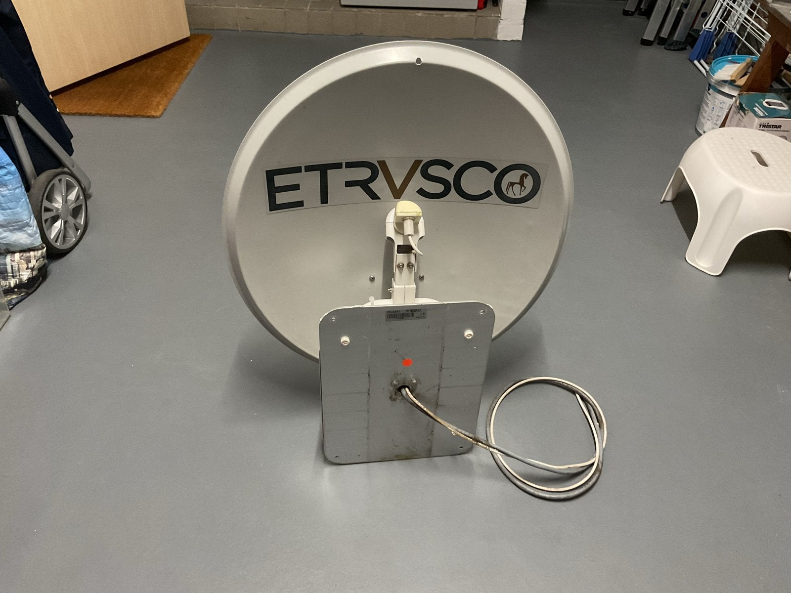 ETRVSCO schotelantenne, werkend vanaf dak gehaald., Audio, Tv en Foto, Schotelantennes, Ophalen of Verzenden, Zo goed als nieuw