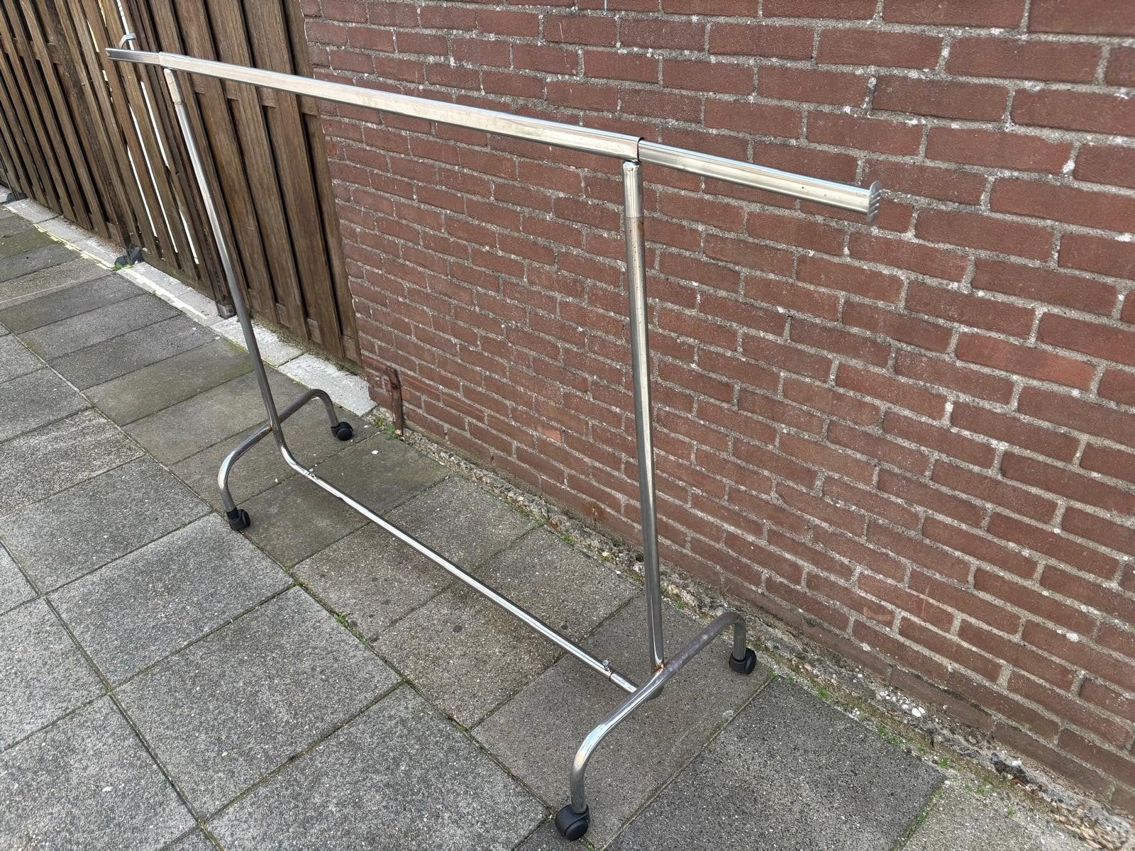 kledingrek  staal  maten  op  foto, Kleding | Dames, Ophalen, Met wielen, Gebruikt