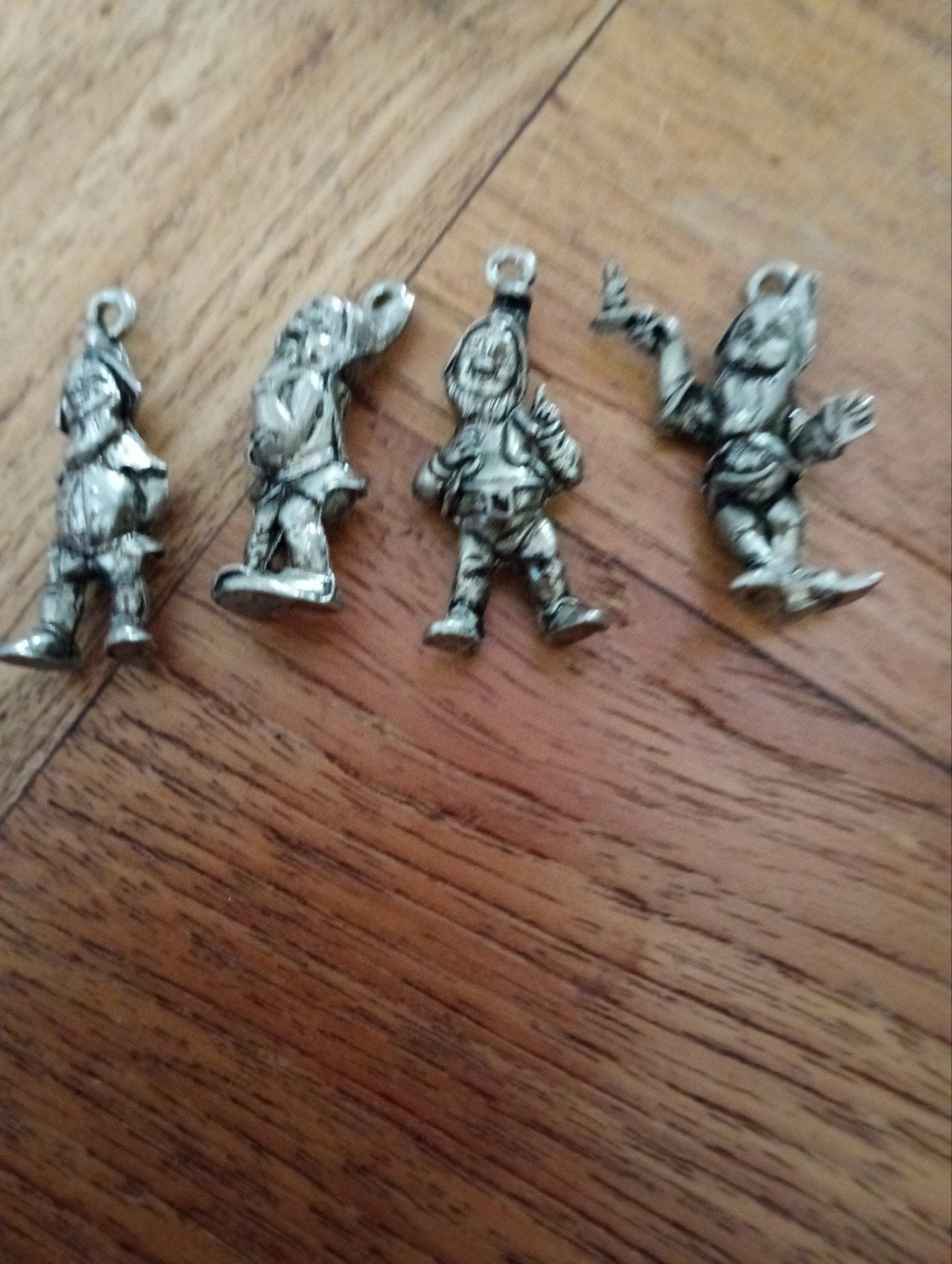 4 zilverkleurige kabouter bedels/hangers, Ophalen of Verzenden, Gebruikt