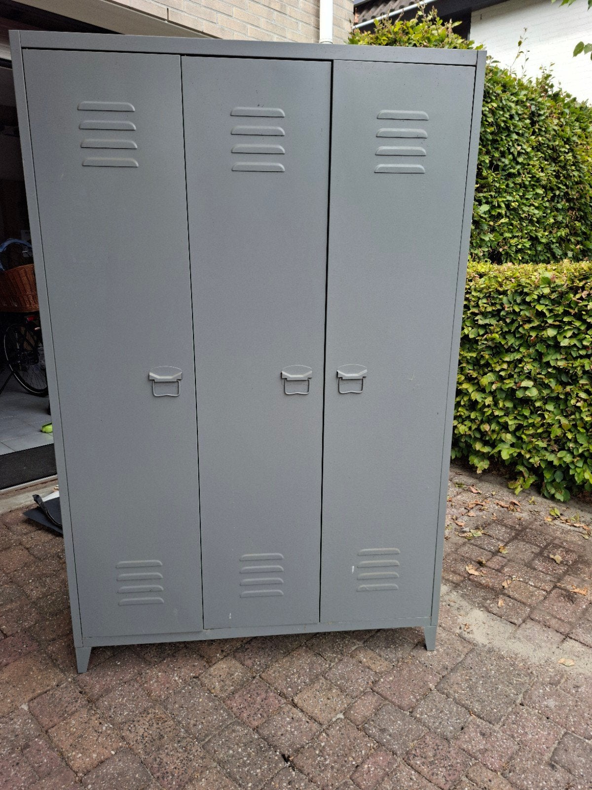 metalen kast 118x50x183 hoog 3 deuren  1 leg 2 hang, Ophalen, Gebruikt