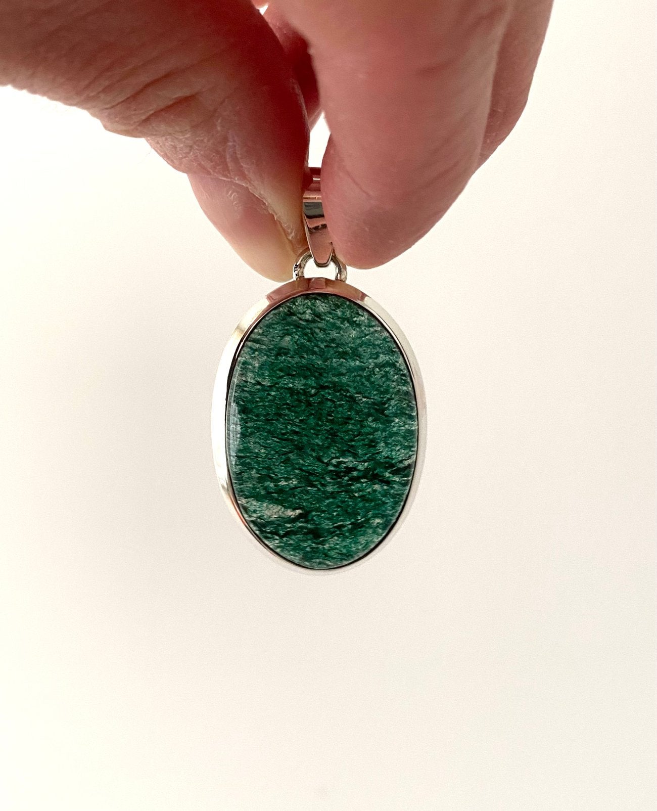 Een zilveren kettinghanger met groene agaat, Sieraden, Tassen en Uiterlijk, Kettinghangers, Overige voorstellingen, Verzenden