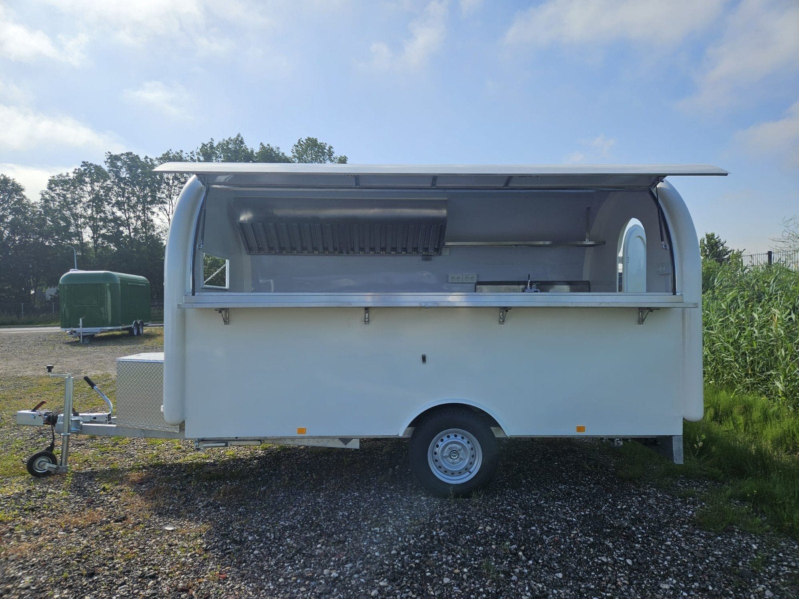 Roundtop L Foodtrailer met Coc en oplooprem, Ophalen