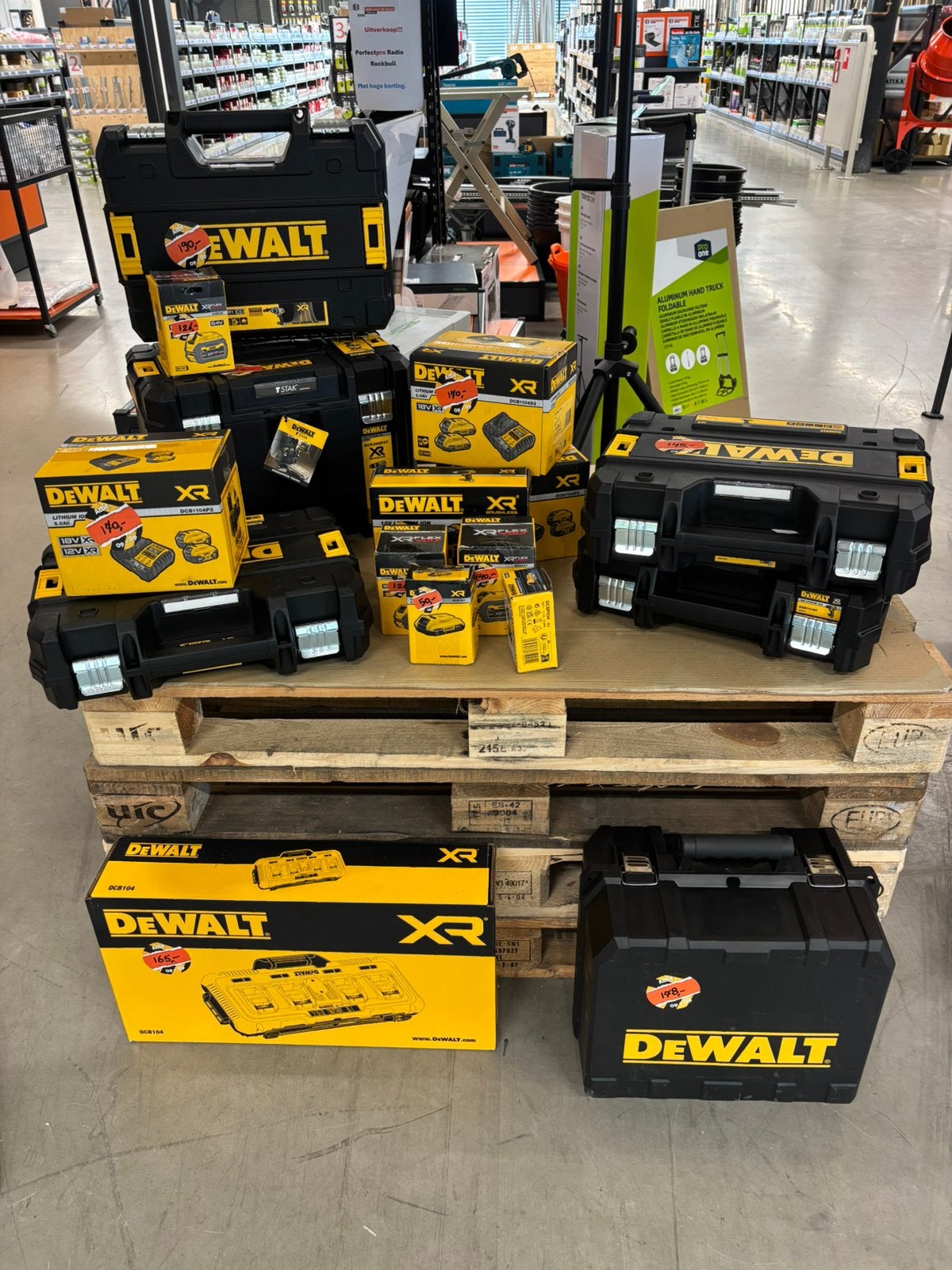 NIEUWE DeWalt machines en toebehoren, Doe-het-zelf en Verbouw, 600 watt of meer, Nieuw, Ophalen of Verzenden, Boor- en Schroefmachine