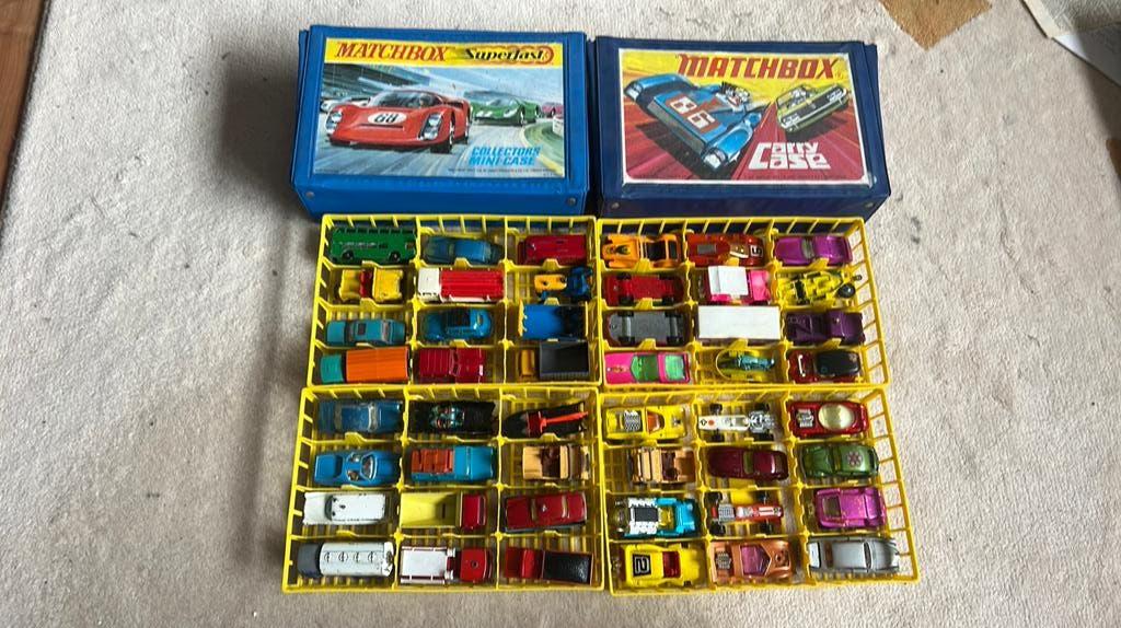 Twee doosjes speelgoedauto’s, Ophalen of Verzenden