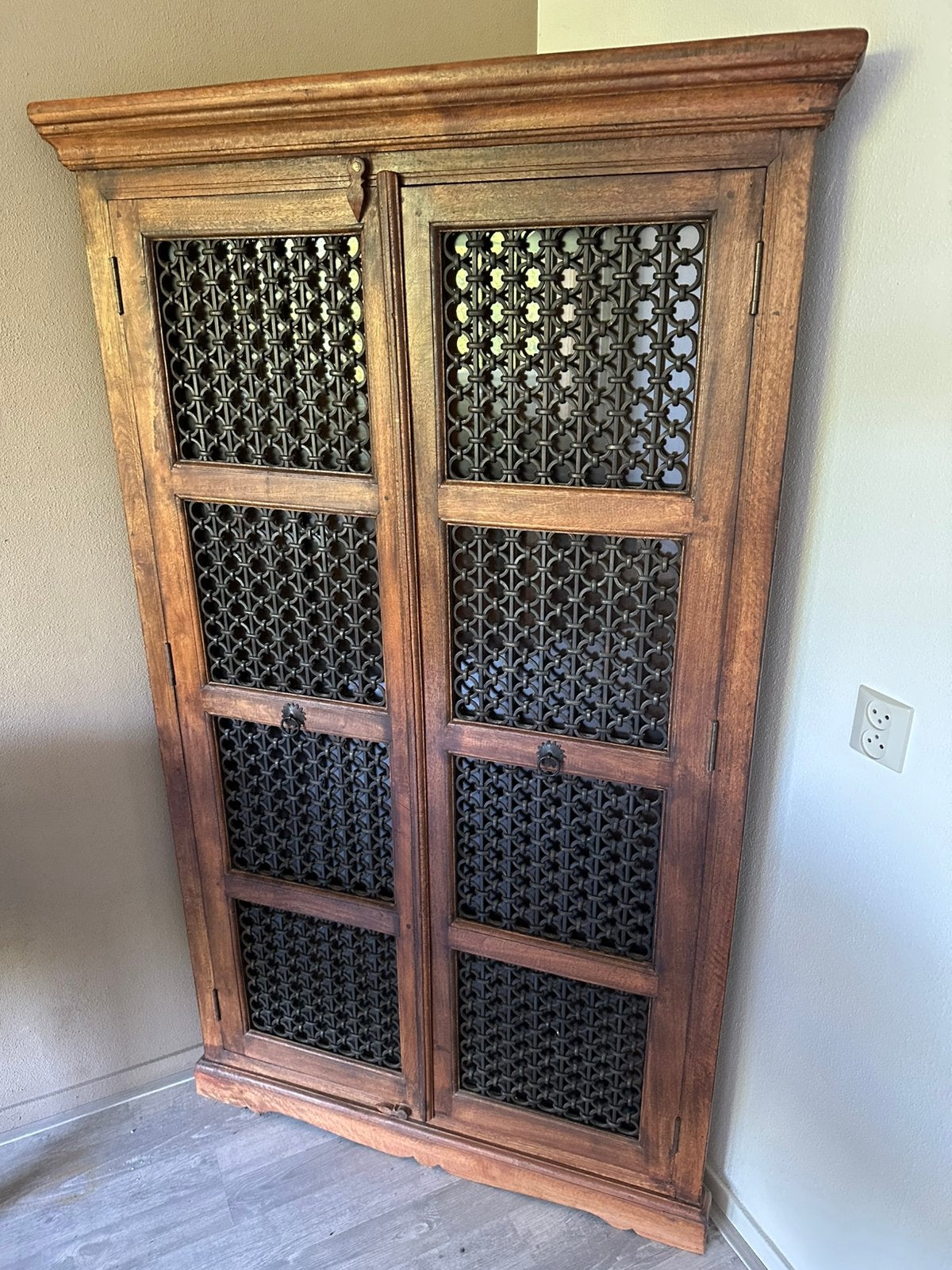 Hoekkast hout met metalen ringen, Zo goed als nieuw, X, 150 tot 200 cm, 25 tot 50 cm