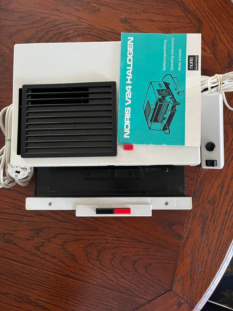 Diaprojector Noris V24 halogeen met afstandsbediening, Audio, Tv en Foto, Diaprojectors, Ophalen of Verzenden, Gebruikt