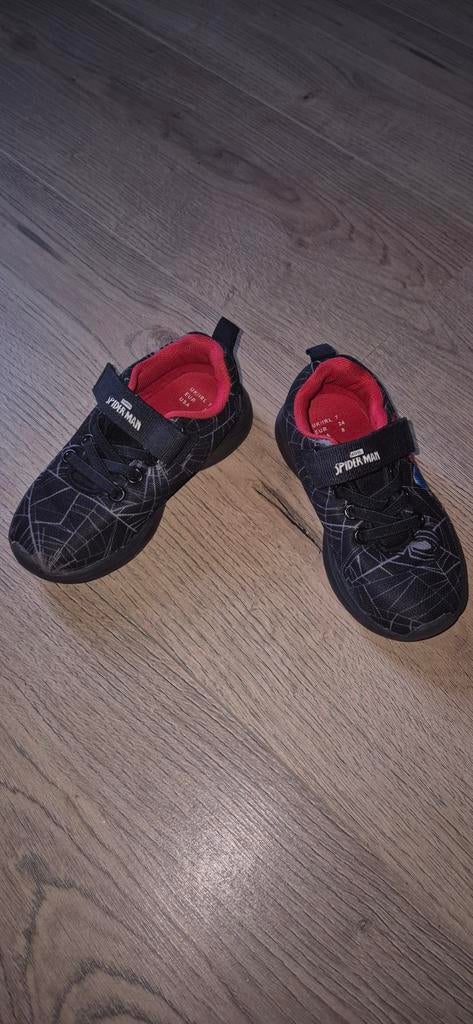 Spiderman Sportschoenen Maat 24 - Zo goed als nieuw, Kinderen en Baby's, Kinderkleding | Schoenen en Sokken, Sportschoenen, Ophalen of Verzenden