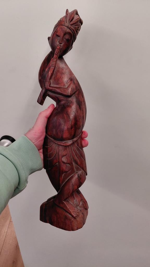 Groot Balinees houten beeld 43 cm - vrouw met dwarsfluit, Ophalen of Verzenden