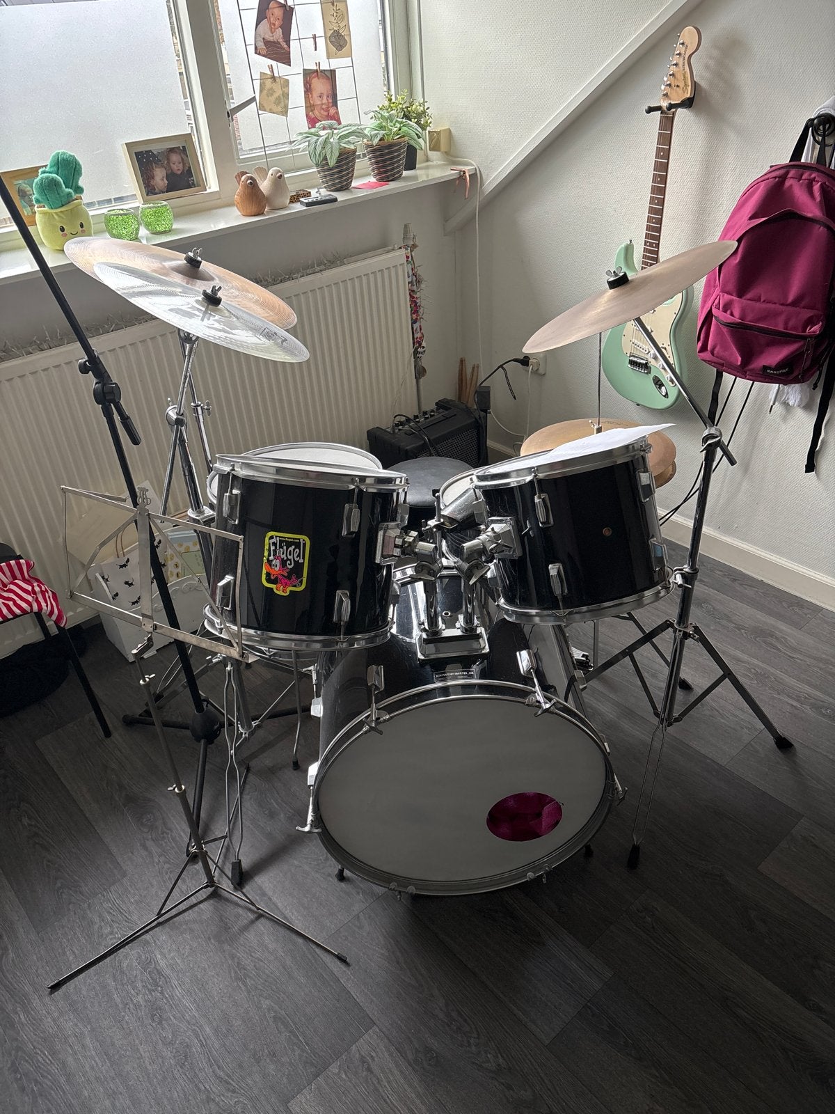 Foto 2 van Beginners drumstel - Compleet en klaar om te spelen!