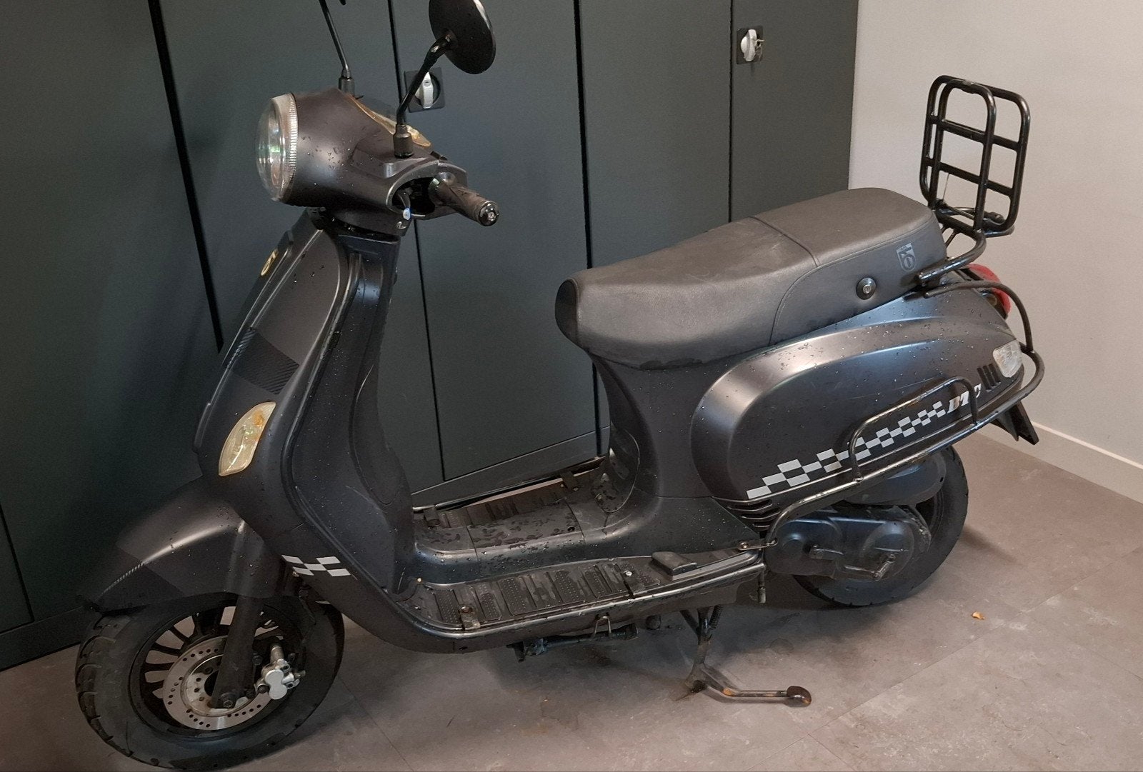 Vespa Scooter /geel kenteken, Fietsen en Brommers, Scooters | Vespa, Ophalen of Verzenden, Zo goed als nieuw, Benzine, Overige modellen