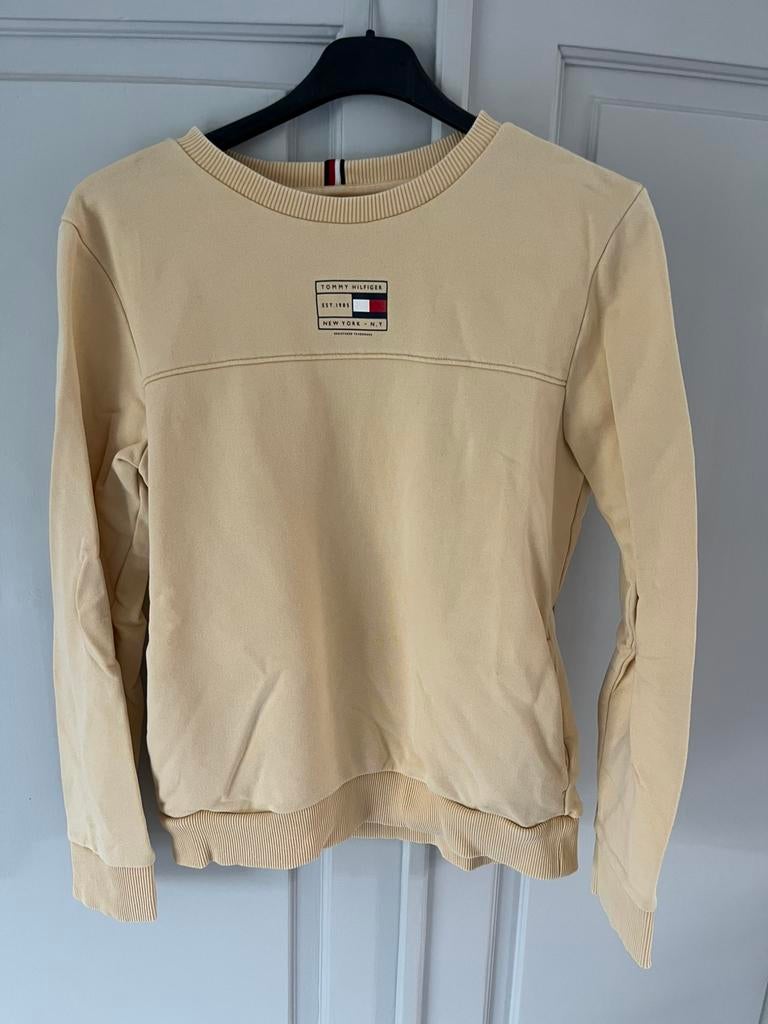 Nieuwe gele trui Tommy Hilfiger maar 164., Ophalen of Verzenden, Zo goed als nieuw, Jongen of Meisje, Trui of Vest