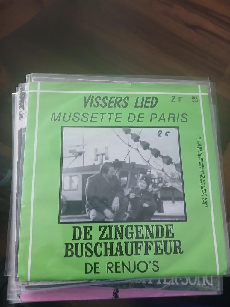 DE ZINGENDE BUSCHAUFFEUR DE RENJO'S vissers lied J.B.S., Ophalen of Verzenden, Zo goed als nieuw, Overige formaten, Levenslied of Smartlap