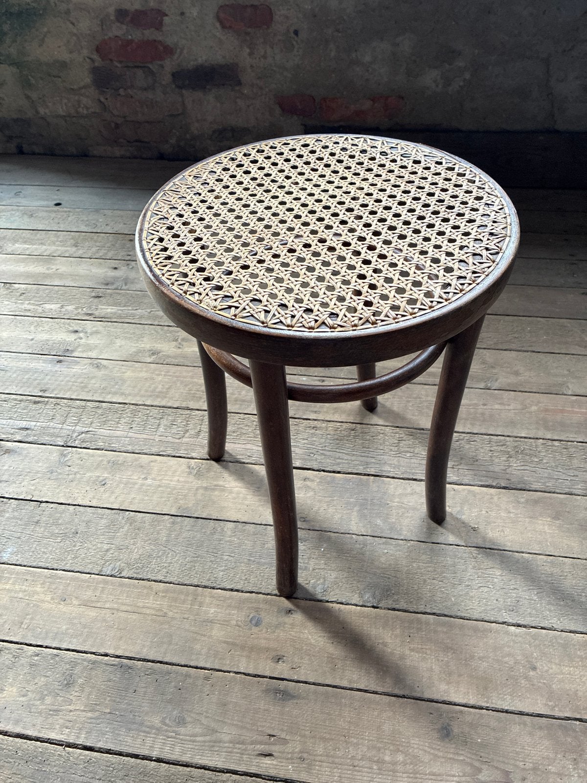 Thonet krukje met rieten zitting, Ophalen