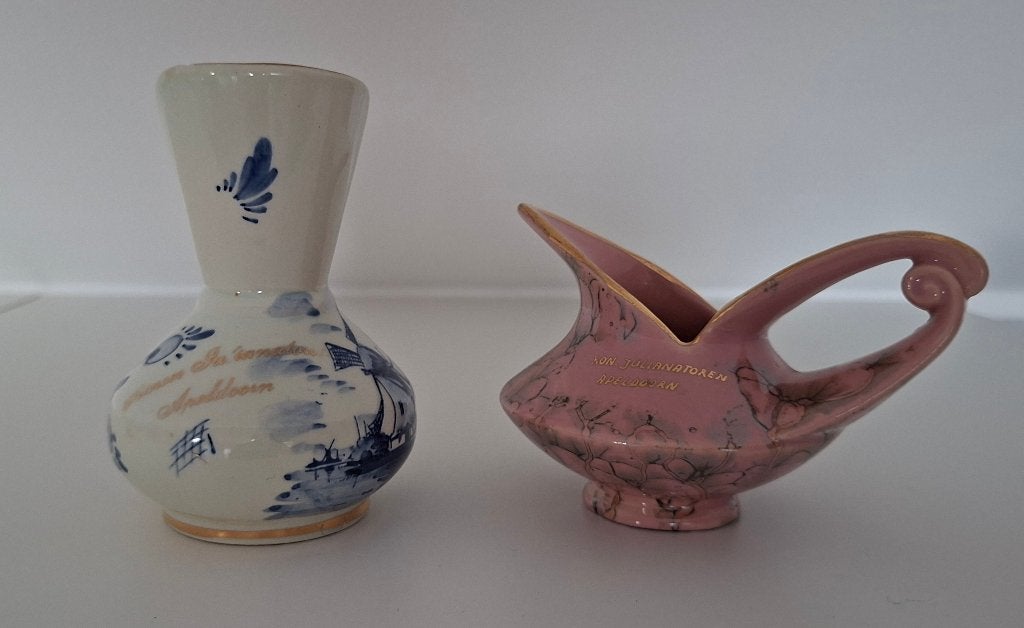 2 Souvenir vaasjes Julianatoren Apeldoorn, Ophalen of Verzenden