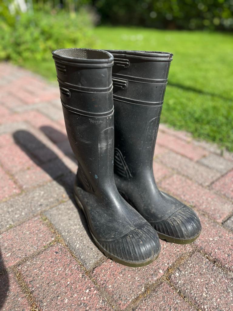 Hevea veiligheidslaarzen met stalen neuzen - Maat 43, Ophalen of Verzenden, Gebruikt