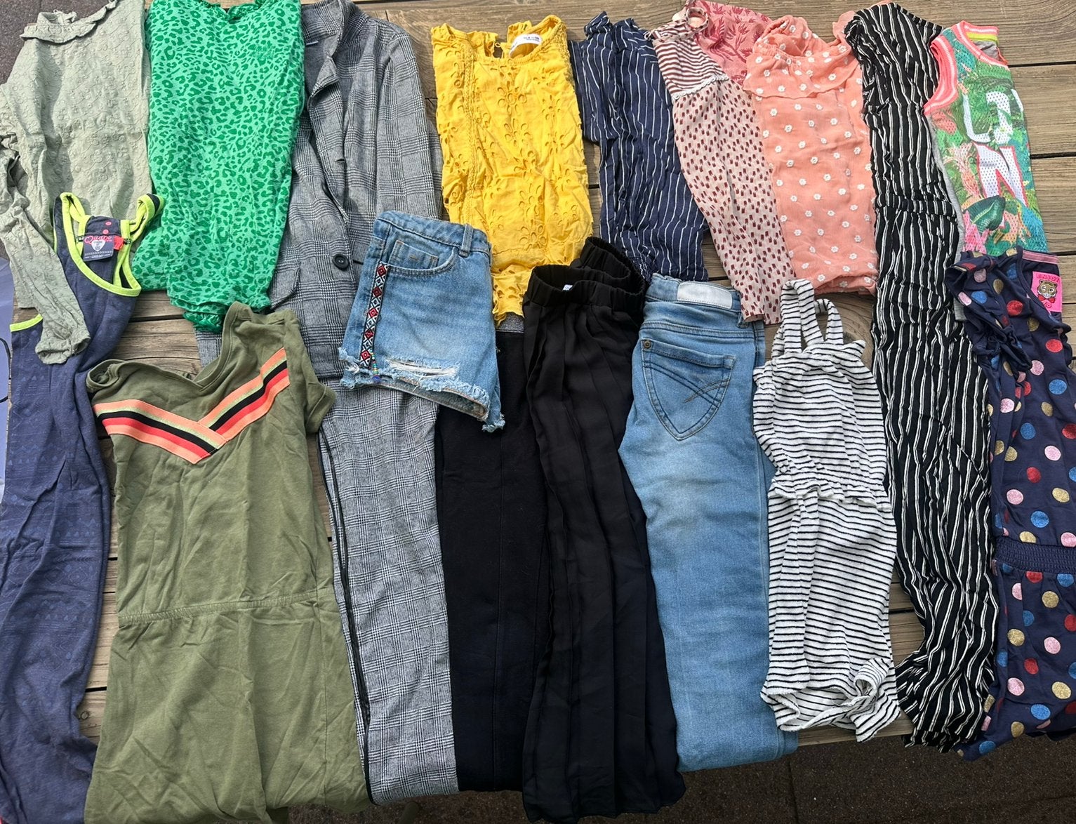 Kleding pakket 122/128 broeken, jurkjes, shirtjes, pakjes, Ophalen of Verzenden, Gebruikt