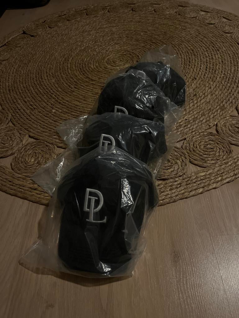 4 Nieuwe Zwarte Petten - Ongeopend, Ophalen of Verzenden, Nieuw, One size fits all, Pet