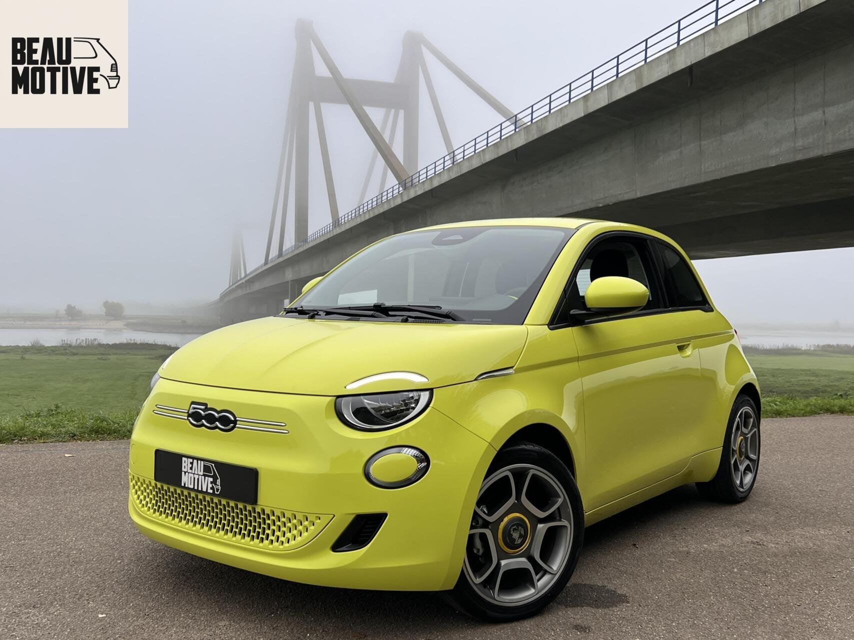 Fiat 500e *Abarth 17” Mugello* 24 kWh / CarPlay / 4x Assis, Auto's, Geheel digitaal combi-instrument, Stof, Gebruikt, Zwart