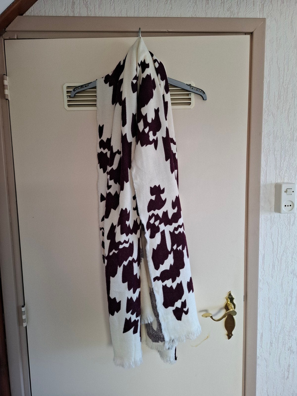 Stijlvolle sjaal met abstract patroon, Ophalen of Verzenden, Zo goed als nieuw, Maat 38/40 (M), Sjaal