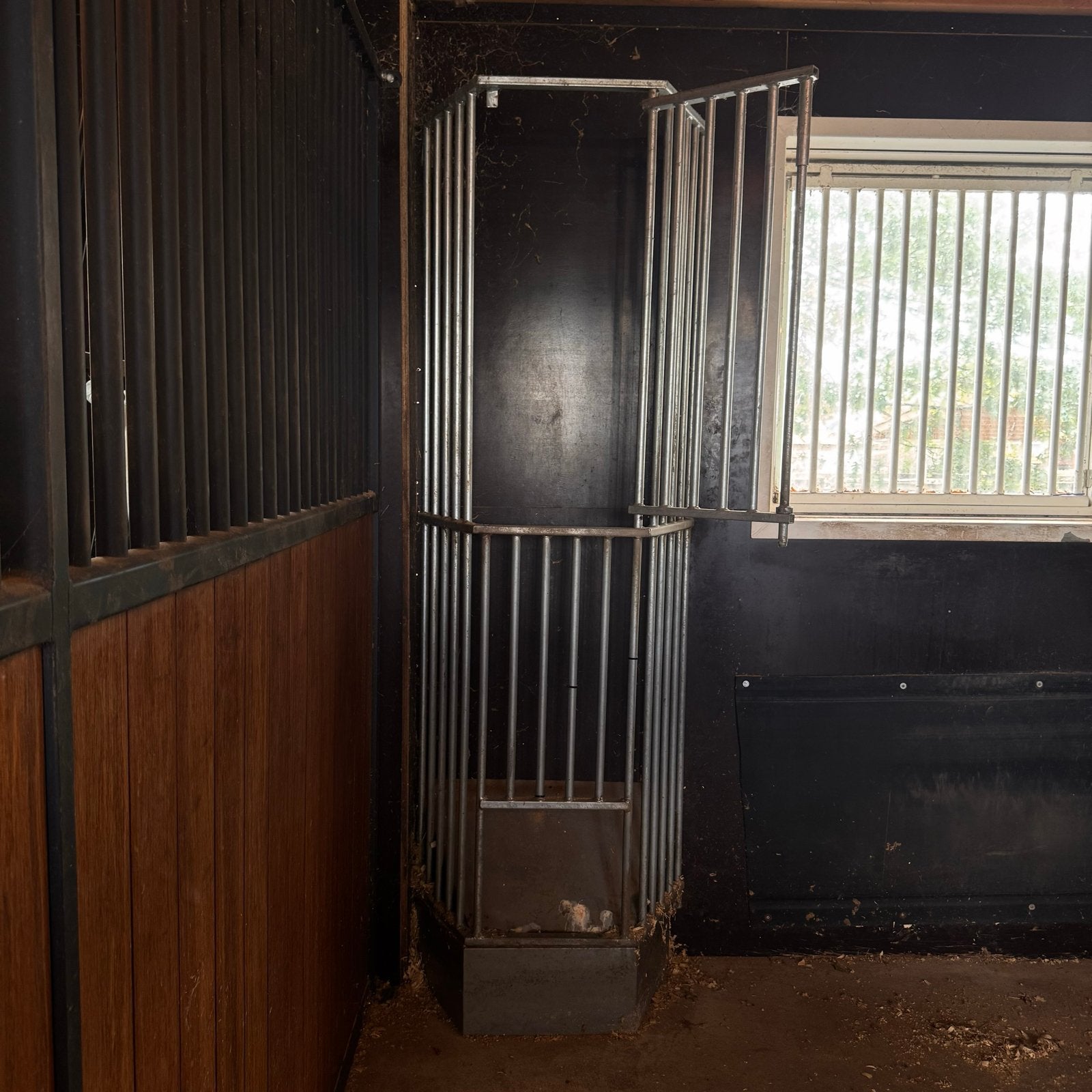 Gegalvaniseerde hoek-hooiruif voor paardenstal, Ophalen, Zo goed als nieuw