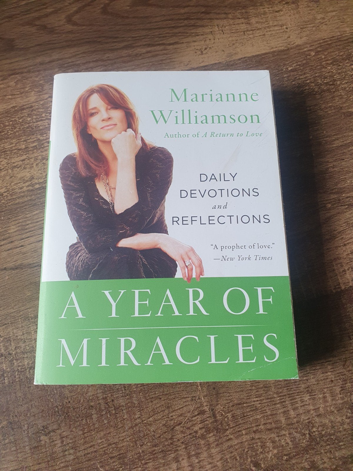 A Year of Miracles - Marianne Williamson, Gelezen, Spiritualiteit algemeen, Ophalen of Verzenden, Marianne Williamson