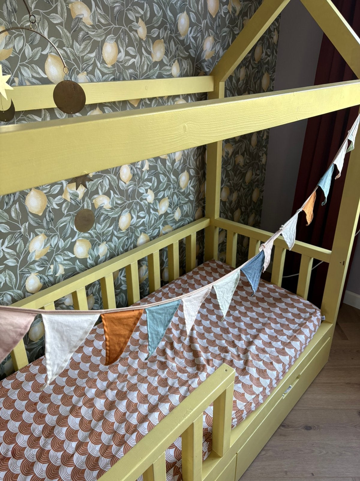 Manowoods Houtvankind bedhuis, Ophalen, 70 tot 85 cm, Zo goed als nieuw, Matras