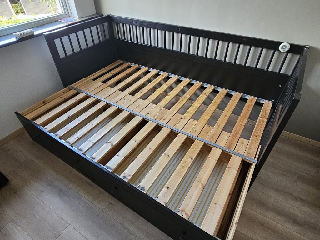 IKEA Hemnes bedbank zwart uitschuifbaar met lades en stoel, Huis en Inrichting, Slaapkamer | Bedden, Ophalen, Gebruikt, Tweepersoons