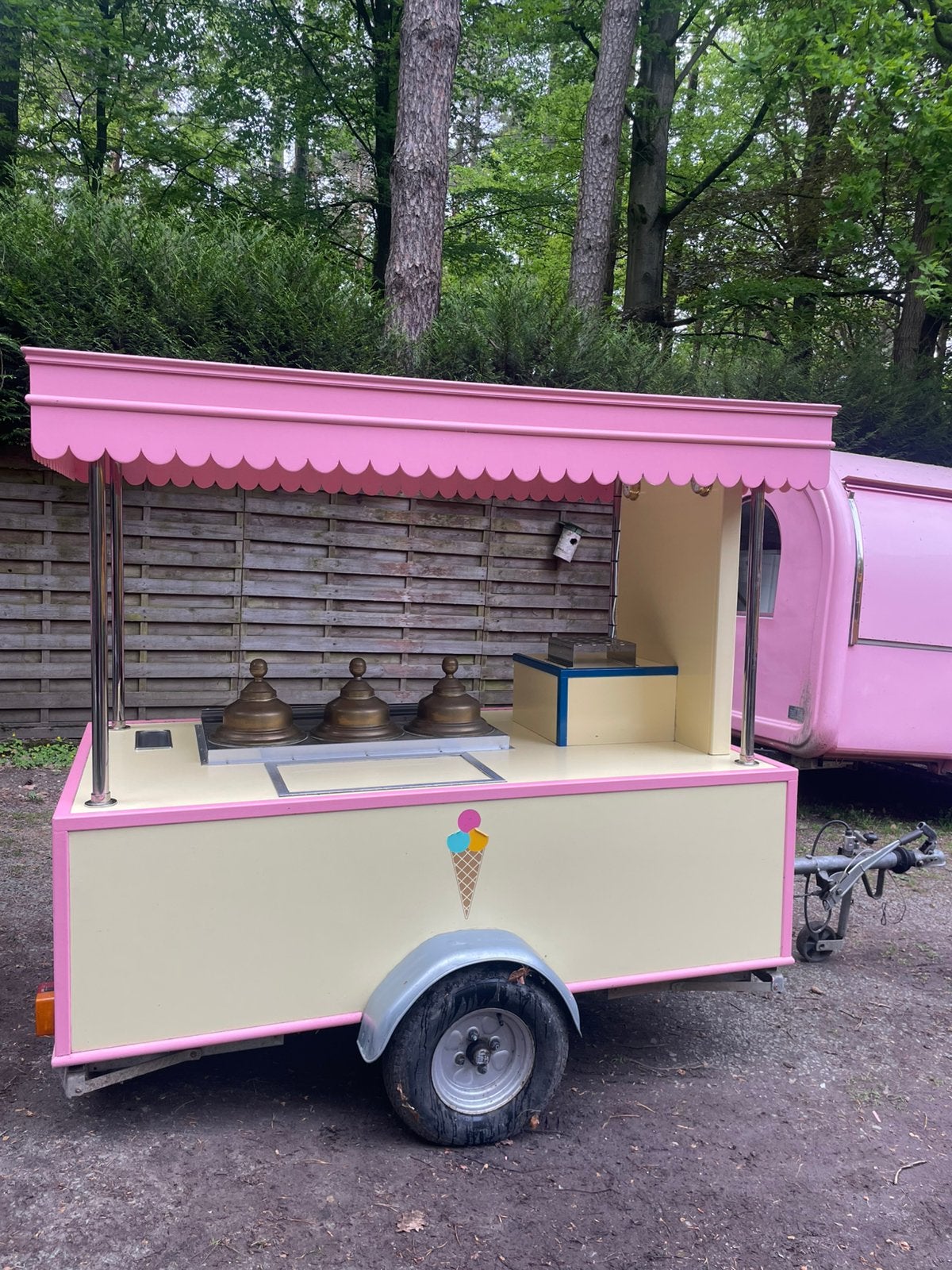 Ijskar aanhangwagen, Ophalen, Zo goed als nieuw
