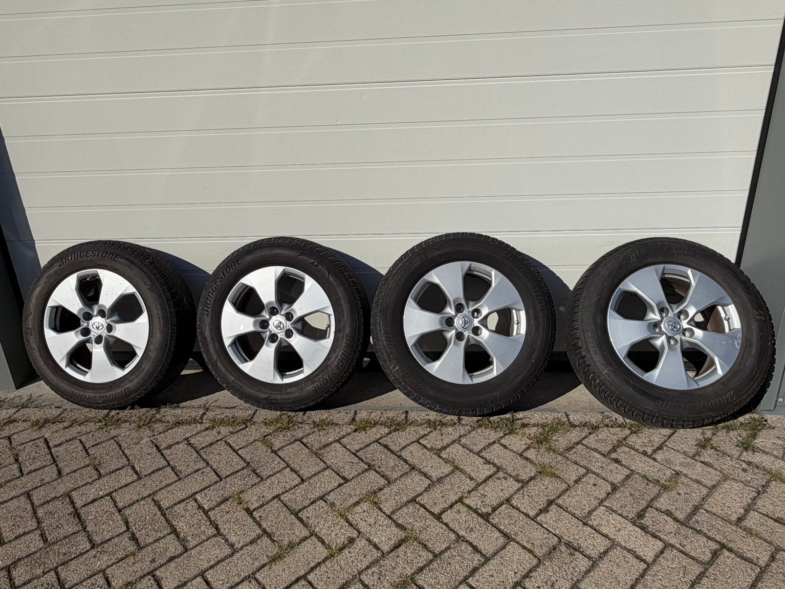 17” lichtmetaal Toyota RAV5 Hybrid Winterset 225-65-17, Ophalen, Gebruikt, Banden en Velgen, 17 inch
