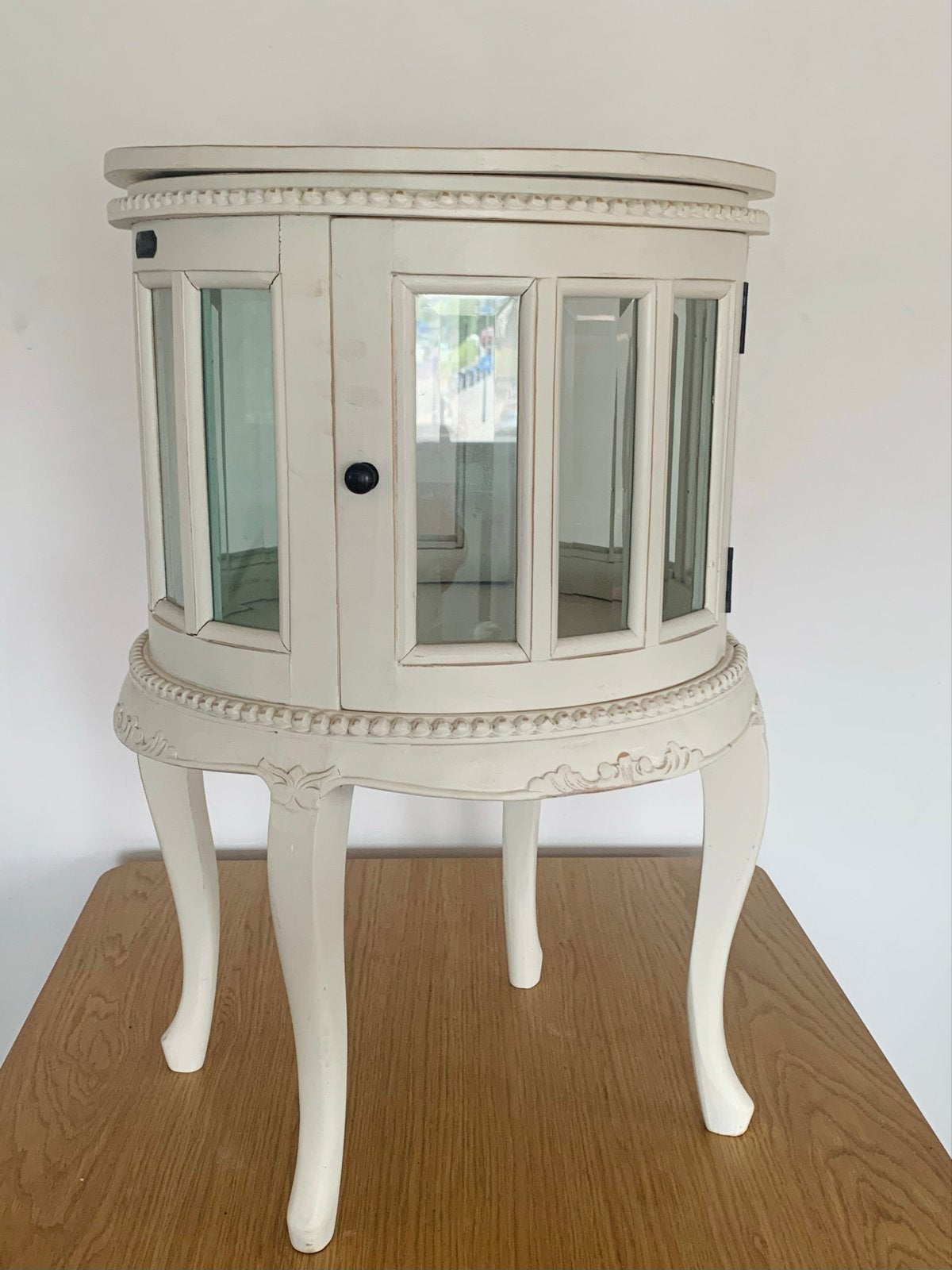 Romantisch brocante vitrinekast rond, Huis en Inrichting, 100 tot 150 cm, Zo goed als nieuw, 25 tot 50 cm, Overige houtsoorten
