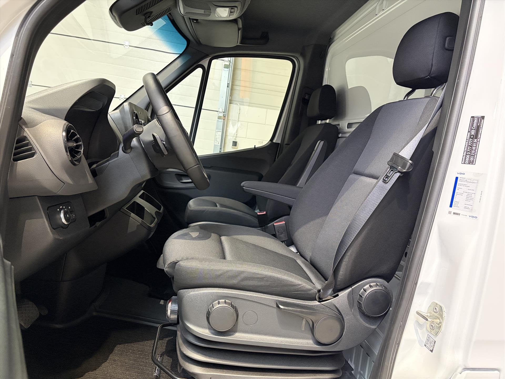 Mercedes-Benz Sprinter 519 V6 AUT 190PK, bakwagen, NIEUW, He, Auto's, Dealer onderhouden, Stof, Gebruikt, Automatische klimaatregeling
