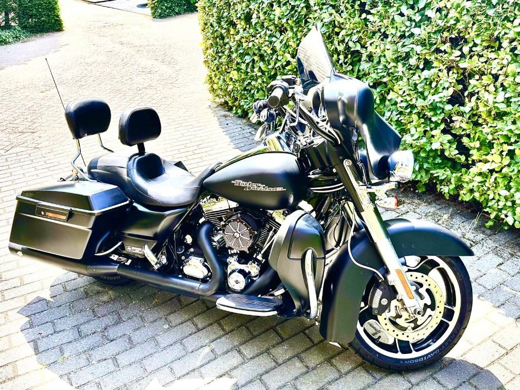 Schitterende Harley FLHX Street Glide. 63.000 km. NL-motor, Motoren, Motoren | Harley-Davidson, Particulier, Toermotor, meer dan 35 kW